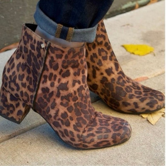 Sam & Libby Women’s Eliza Leopard Animal Print Block Heel Booties Mob Wives - Picture 1 of 10